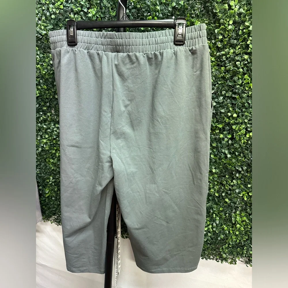NWT Baleaf | Capri Pant - Picture 8 of 9